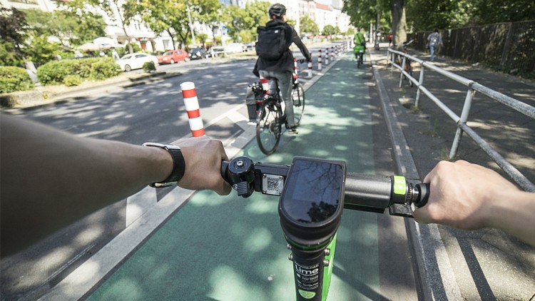 Mobilität: Neuer Sicherheitskatalog für E-Tretroller gefordert