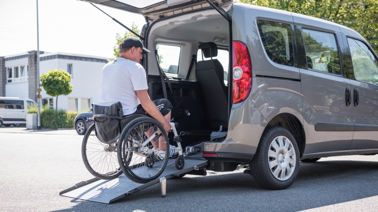 Fiat Dobló Rollstuhlrampe Behinderten-Umbau