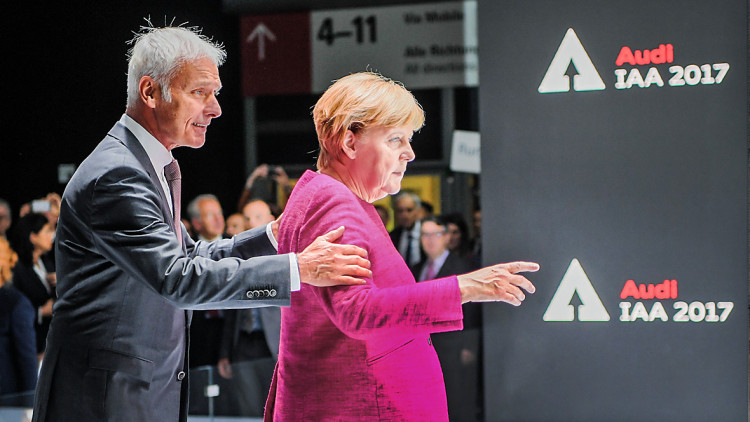 Merkel auf IAA: Autoindustrie muss Vertrauen zurückgewinnen