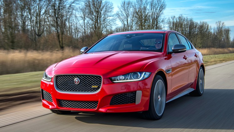 Jaguar XE und XF Sondermodell: Allradgetriebener Sportler