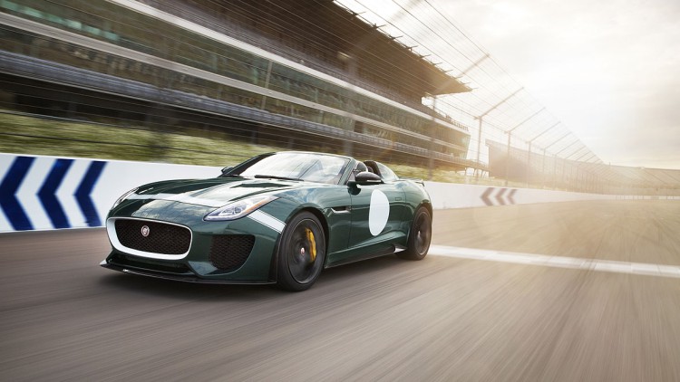 Schnellste Großkatze: In einer weltweit auf 250 Stück limitierten, besonders extremen Version bringt Jaguar seinen vielgelobten Roadster F-Type im kommenden Jahr auf den Markt.