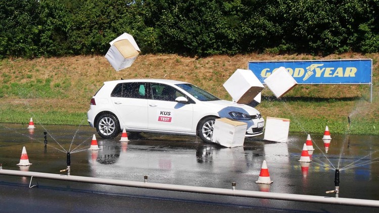 Ganzjahresreifen im KÜS-Test: Günstig bleibt gefährlich