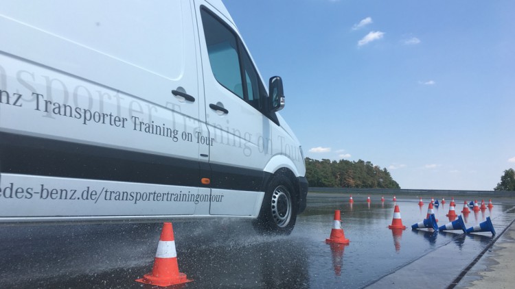 Transporter: Weitere Fahrsicherheitstrainings von Mercedes