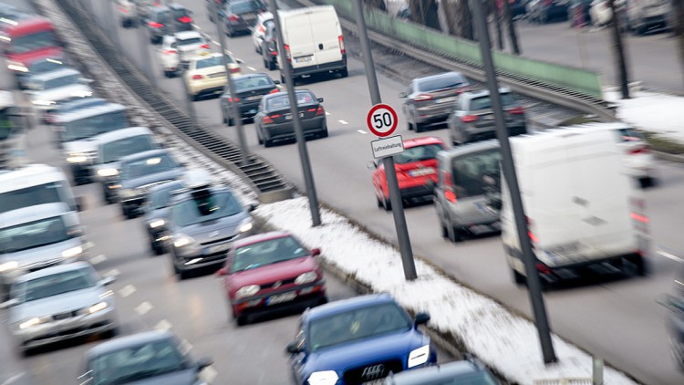 Verkehr: Pendler stehen wieder mehr im Stau