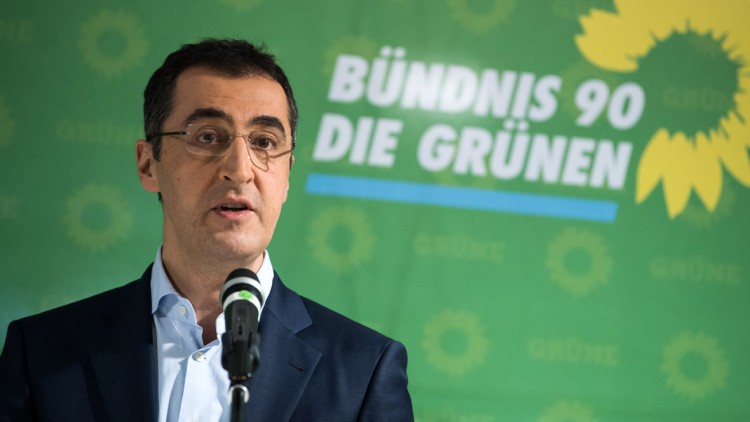 Wahlkampf: Grüne machen Front gegen Diesel-Abgase