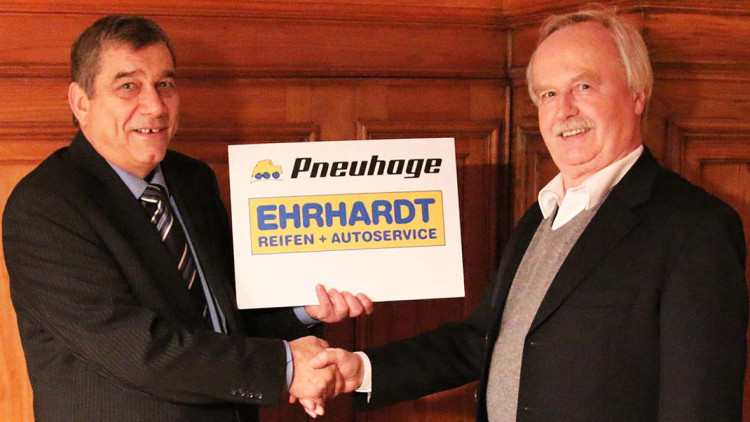 Reifenhandel: Pneuhage führt Reifen Erhardt weiter