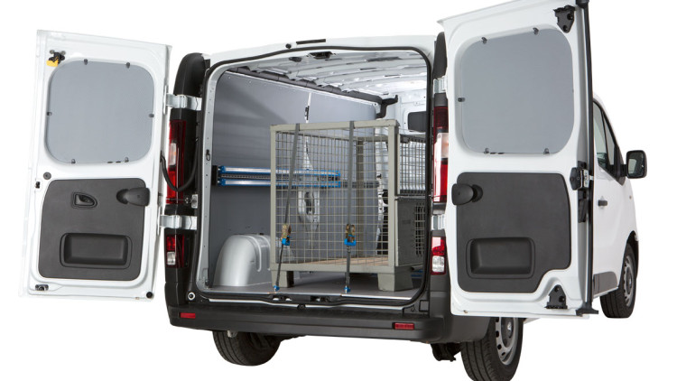 Pakete: Sortimo sichert Renault Trafic und Master