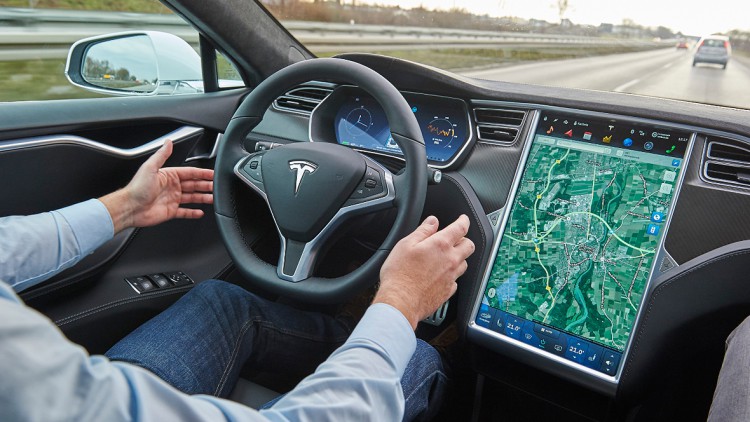 Crash mit "Autopilot": Tesla fuhr zu schnell