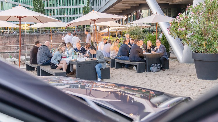 Frankfurt_Skyline_City_Beach_Sommerfest