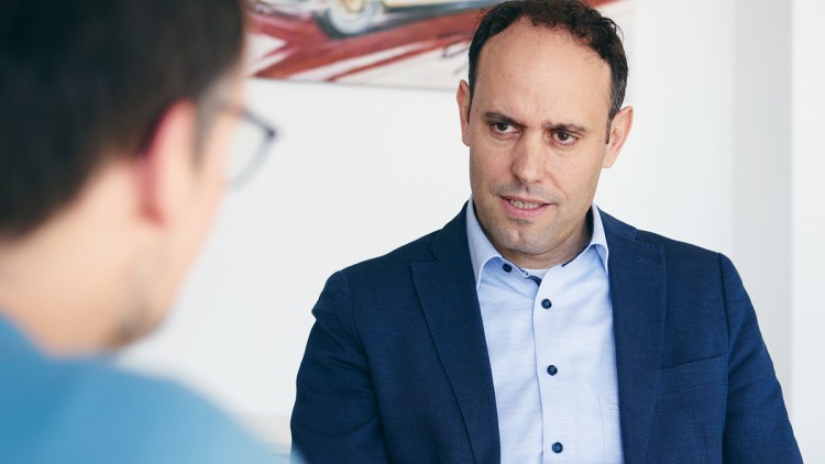 David Perdomo Hollatz, Leiter Vertrieb und Marketing Mercedes-Benz Vans Deutschland, im Gespräch mit Autoflotte-Redakteur Rocco Swantusch.
