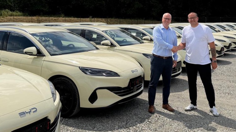 Carsten Schopf, BYD (li.) und Thorsten Schumacher, Lang Gruppe