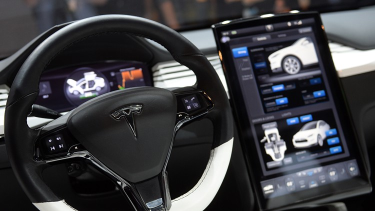 Prototyp Tesla Model X auf der CES 2015