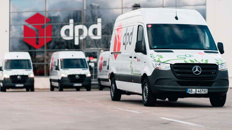 Nachhaltig: Mercedes-Benz Vans übergibt 150 eSprinter an DPD