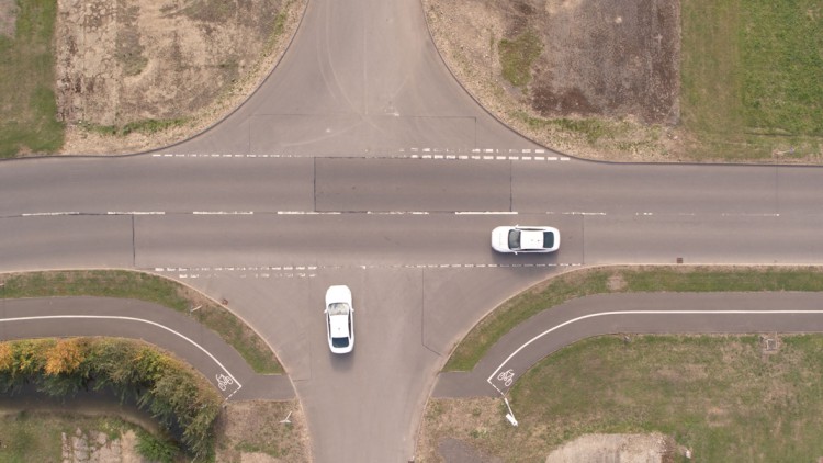 Vernetzung: Car-2-Car-Kommunikation ersetzt Ampeln