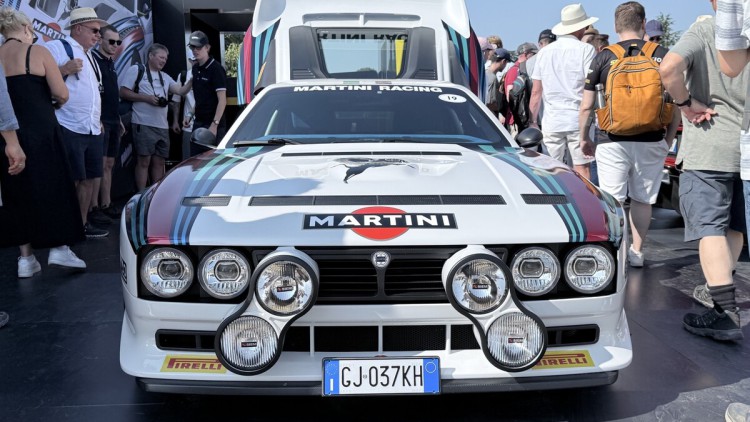 In Goodwood trifft sich jeden Sommer die Autowelt.