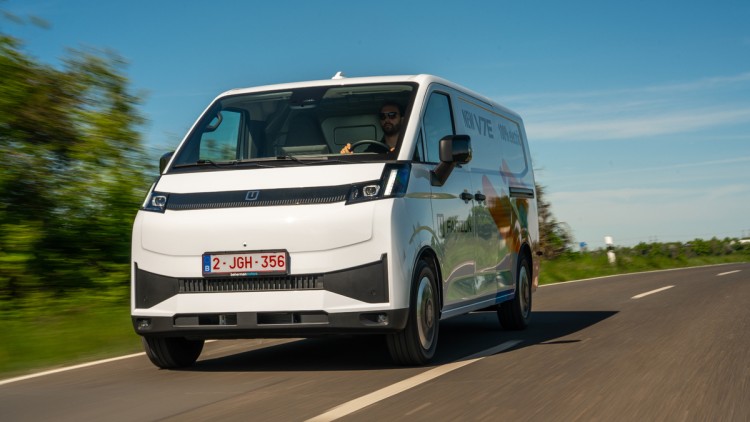 Farizon V7E von vorn fahrend fotografiert