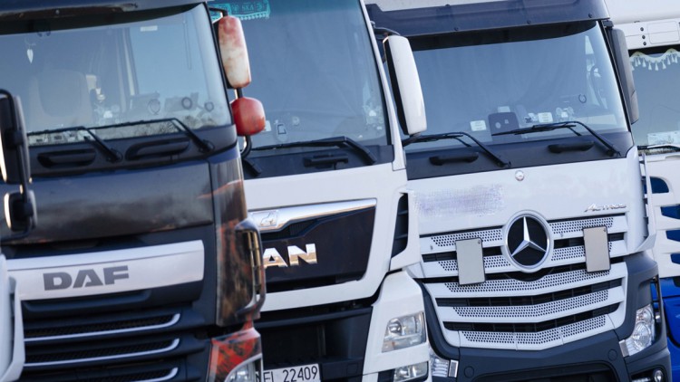 Lkw; Lkw-Parkplatz; Lastwagen