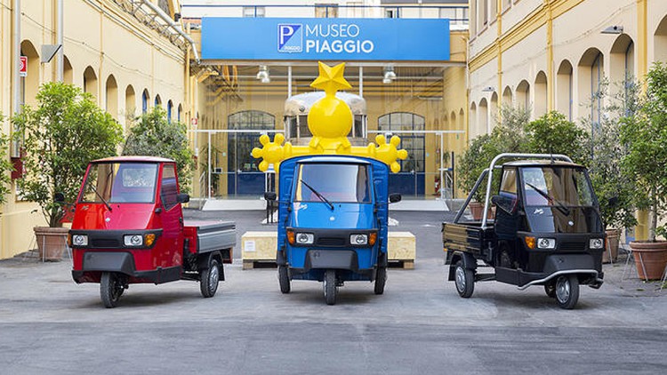 Ape-Modelle vor dem Museo Piaggio