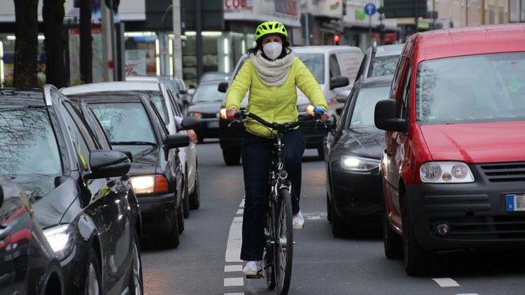 Neues Forschungsprogramm: Stressfrei Rad und Auto fahren