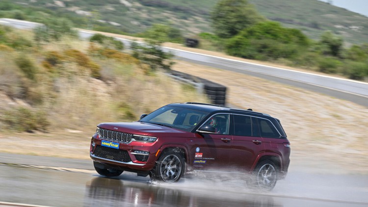 Reifentest_TUEV_autoillustrierte Jeep