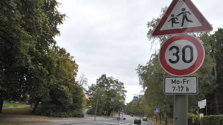 Dobrindt: Tempo 30 vor Schulen und Kitas bereits im Herbst