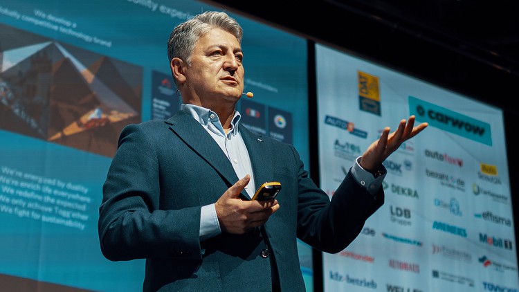 Togg: "Wir fangen klein an und hören groß auf" Togg-Chef Gürcan Karakas beim IfA Branchengipfel 2025