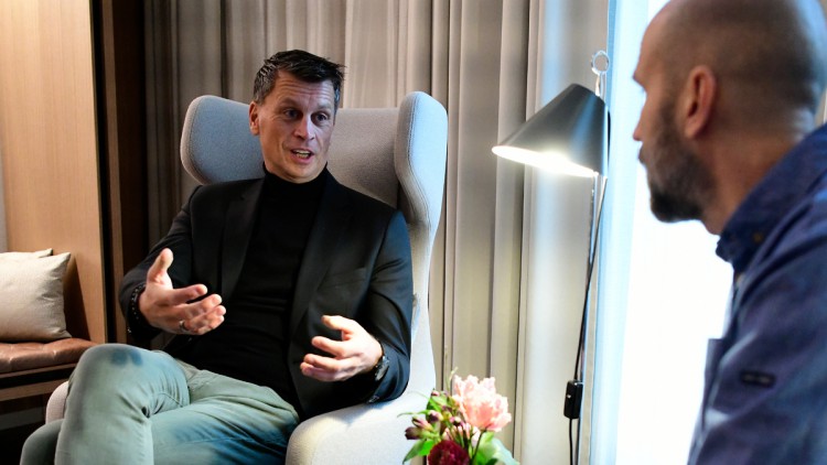 Volvo Deutschlandchef Herrik van der Gaag im Gespräch mit Michael Blumenstein (Autoflotte)