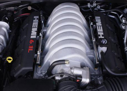 300c_srt_8_hemi_motor.jpg