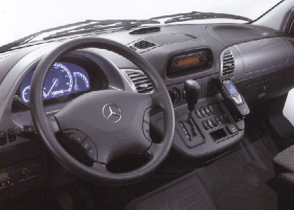 mb_sprinter_studie_cockpit.jpg
