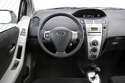 toyota_yaris_6.140329.jpg