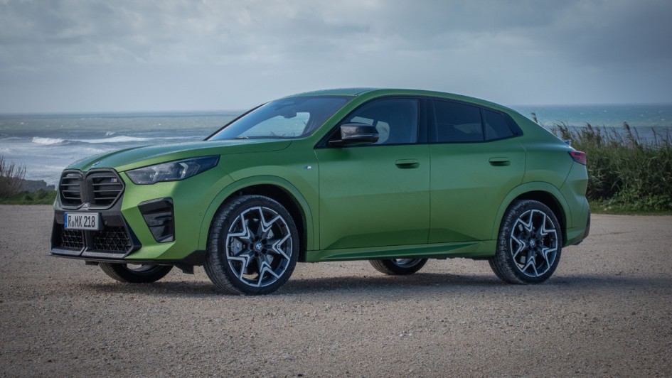 BMW X2 M35i am Strand von Cascais