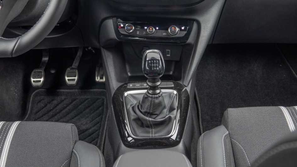 Schalthebel im Opel Corsa Facelift