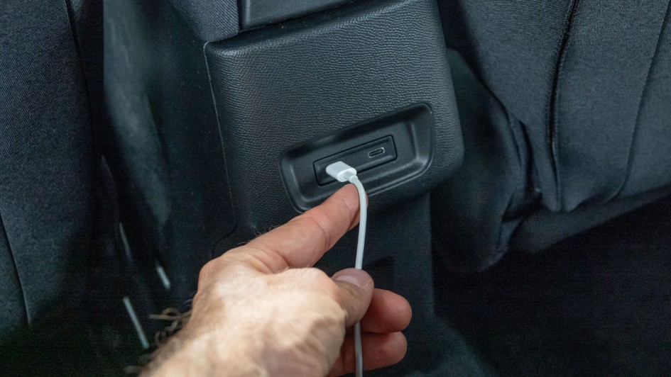 USB-C-Anschluss im Fond des Opel Frontera Electric (44 kWh)