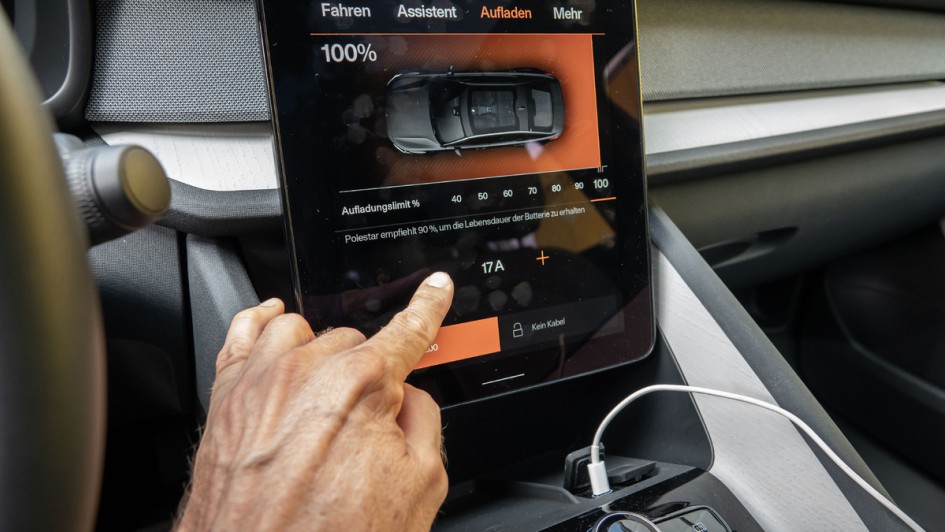 Bordmenü des polestar 2 mit der Möglichkeit zum Verstellen der Ladegeschwindigkeit (in Ampere)