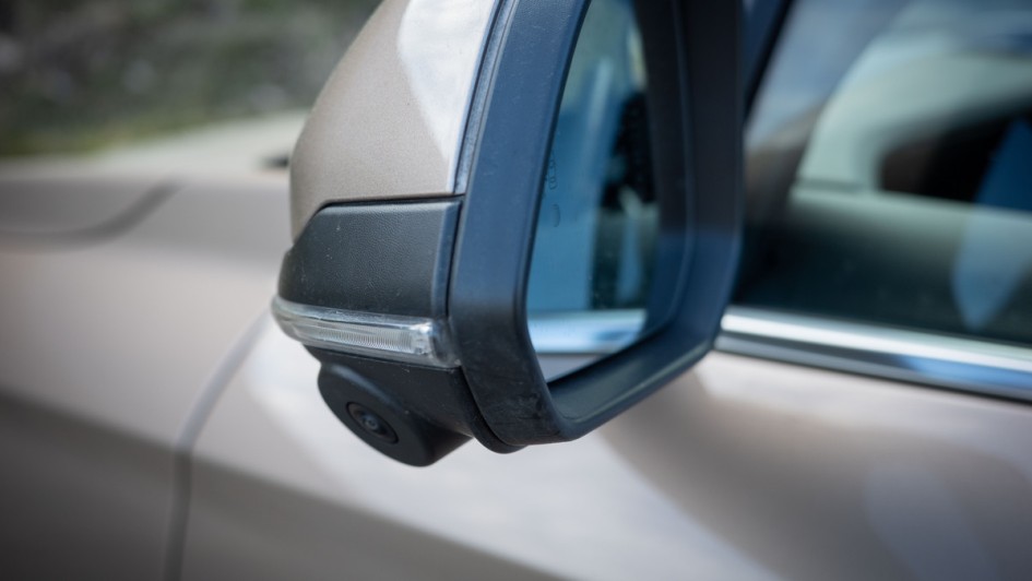 Spiegel mit integrierter 360-Grad-Kamera im Togg T10X