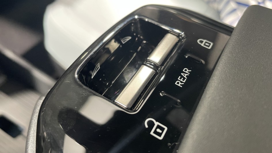 Volvo EX30 Fensterheber in Mittelarmlehne