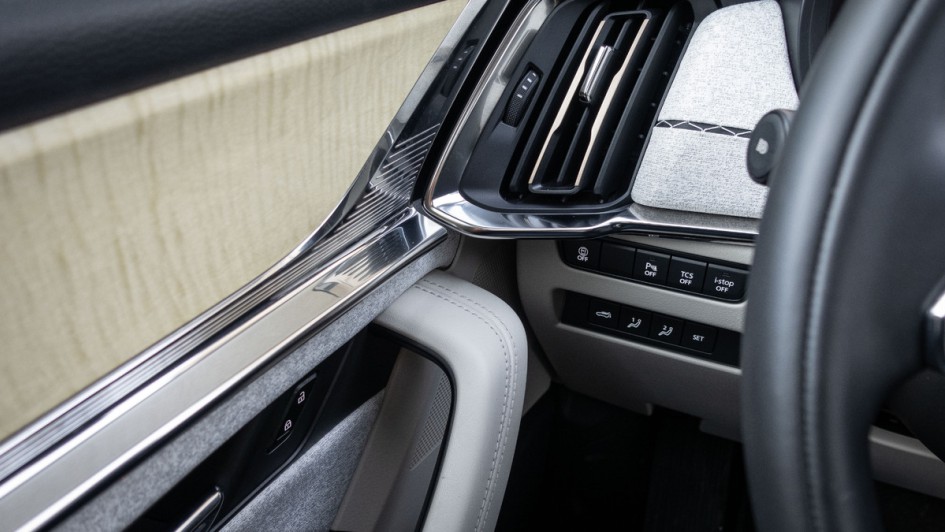 Mazda CX-60 D 254 AWD Detailaufnahme der Türverkleidung