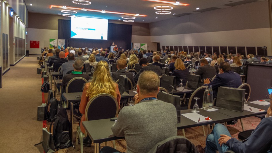 Teilnehmer der NaKoBeMo von hinten fotografiert