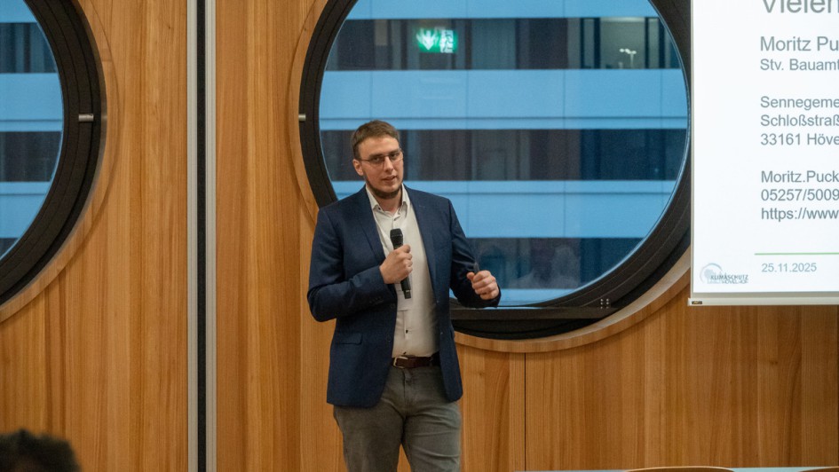 Moritz Pucker, Klimaschutzmanager bei seinem Vortrag auf der Nakobemo 2025