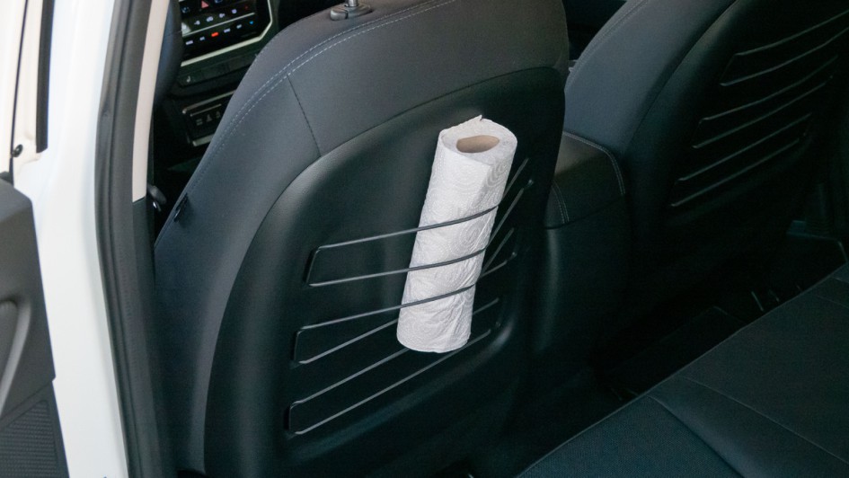 Spanngurte an den Rückseiten der Vordersitze im KGM Tivoli