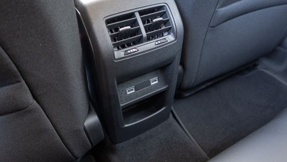 Peugeot 308 SW 1.5d Luftausströmer hinten und USB-C-Anschlüsse