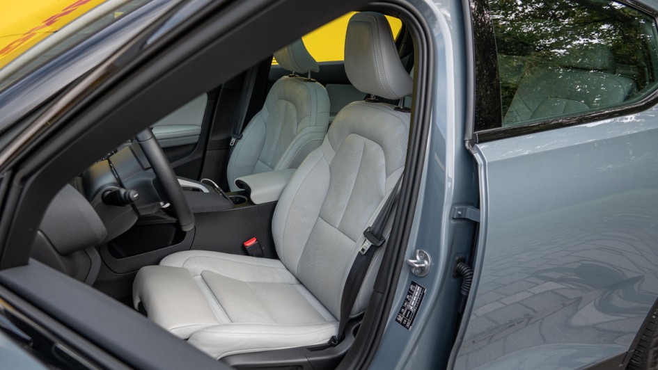 Vordersitze mit Nappaleder in hell im Polestar 2