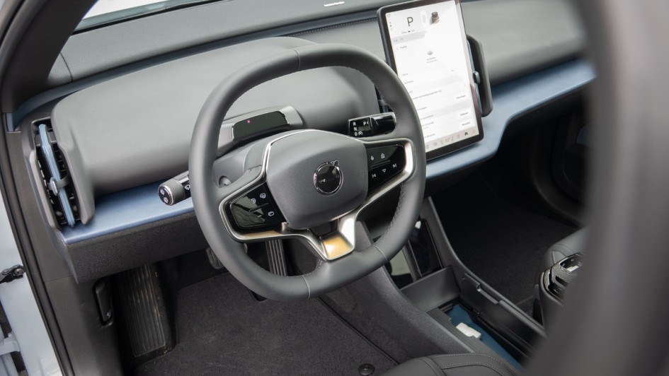 Volvo EX30 (Fahrbericht) Lenkrad fotografiert von der fahrertür aus