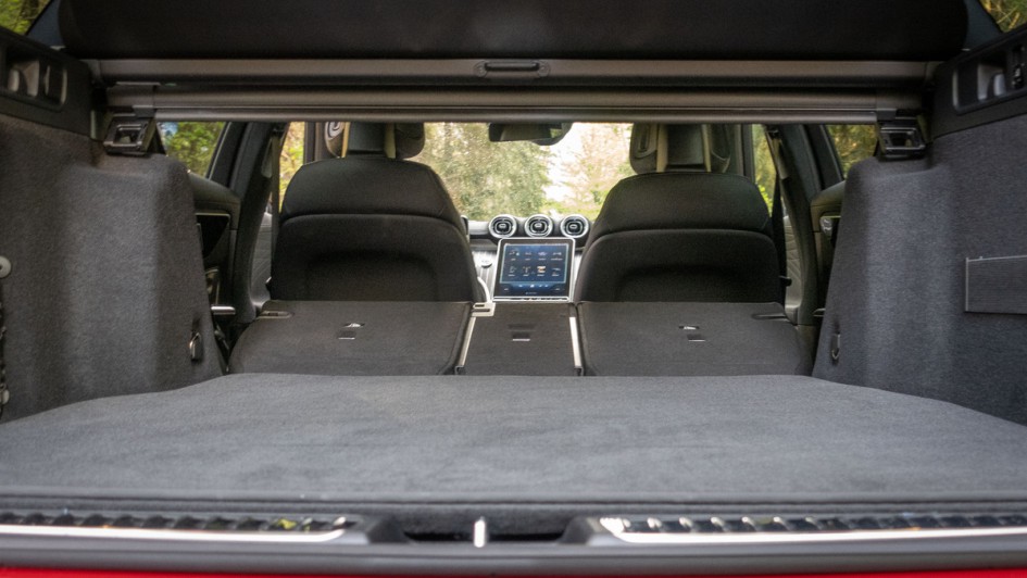 Mercedes C 220 d All Terrain in Patagonienrot komplett umgeklapppte Rücklehne