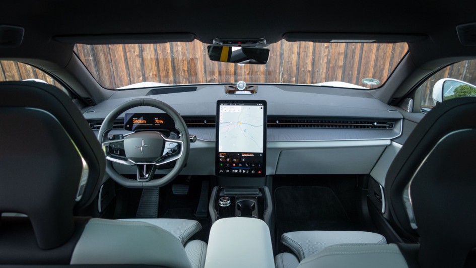 Gesamtansicht des Cockpits des Polestar 3
