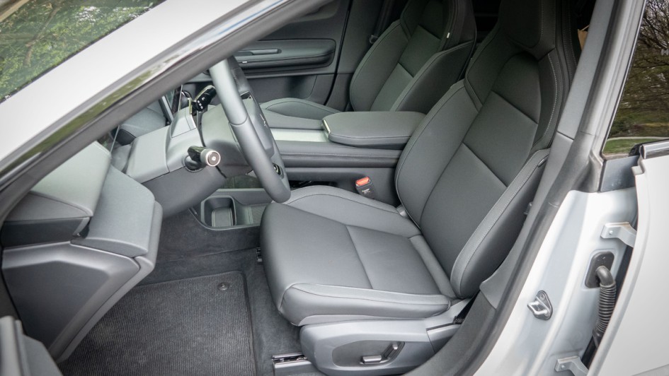 Vordersitze im Polestar 4