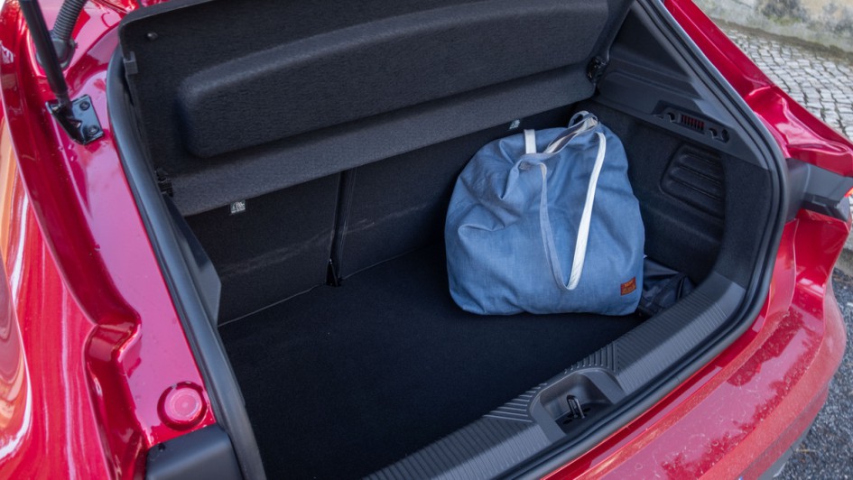 Kofferraum ohne doppelten Ladeboden im Renault Clio 2026