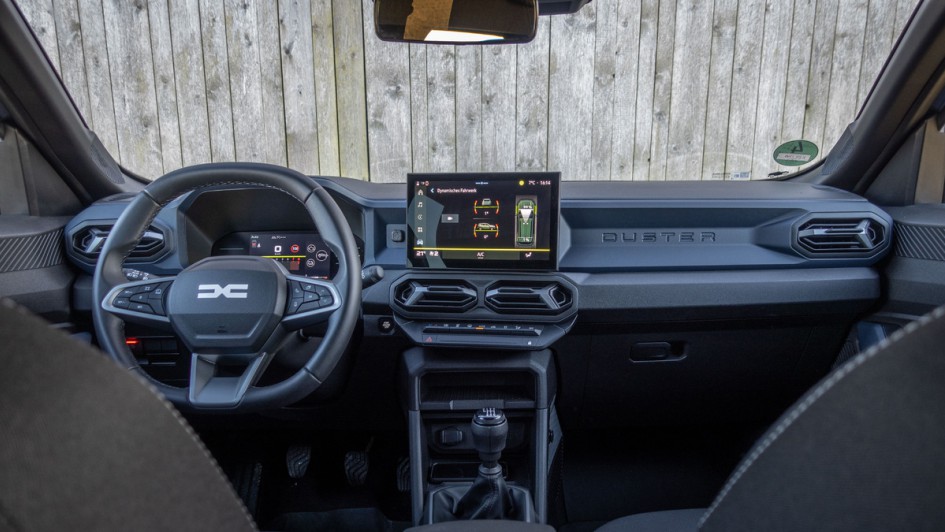 Foto vom gesamten Cockpit des Dacia Duster 2025