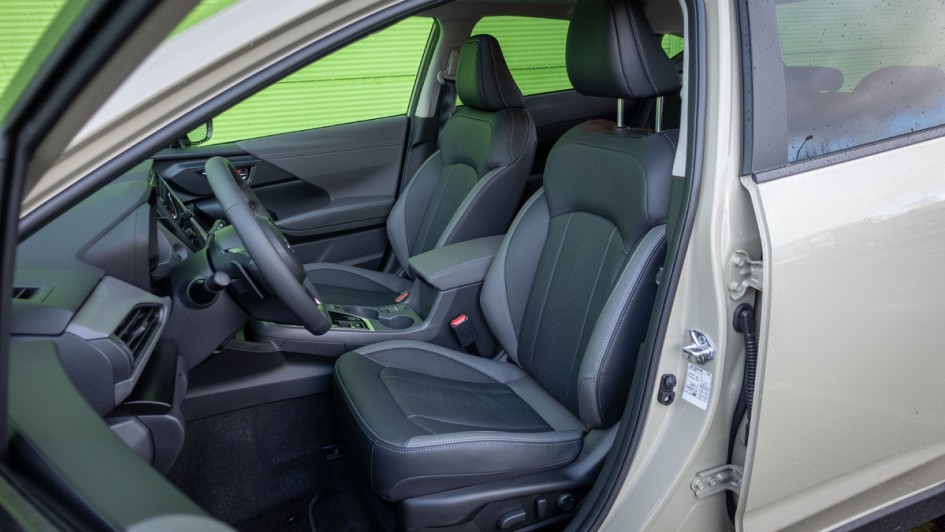 Vordersitze mit Leder im Crosstrek Platinum