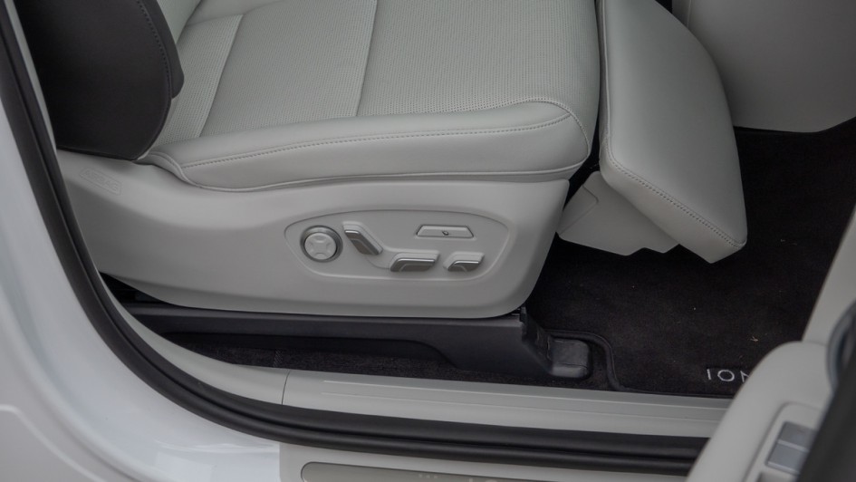 Ausgefahrene Beinauflage des Beifahrersitzes mit Relax-Sitz